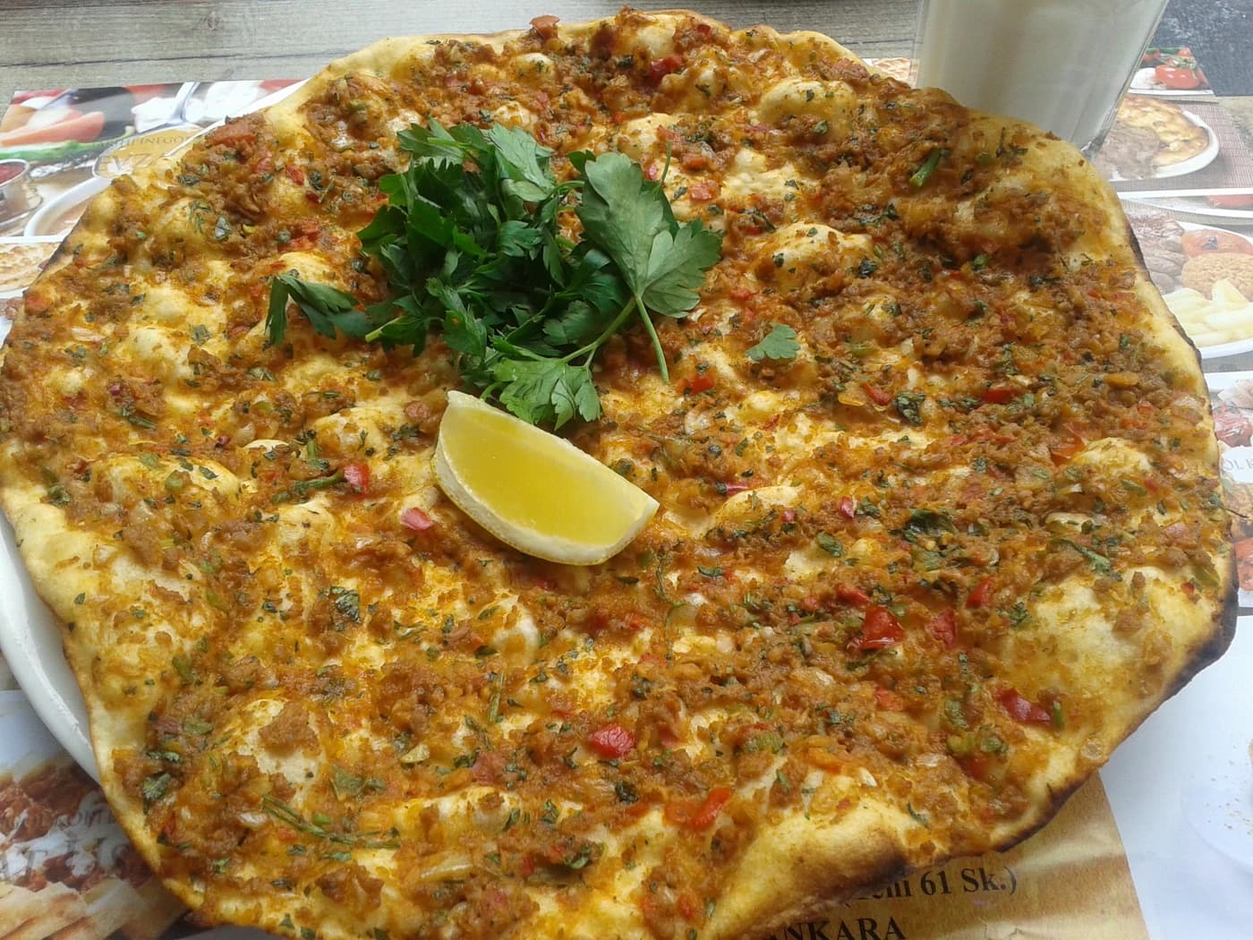 Urfa Lahmacunu için temsili yemek fotoğrafı