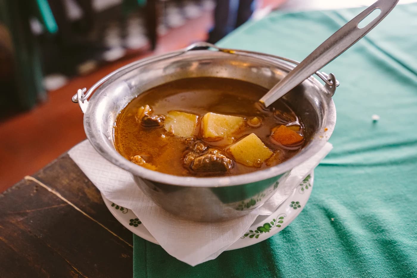 Macar gulaş çorbası için temsili yemek fotoğrafı