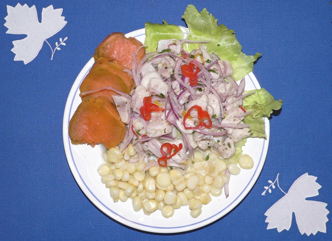 Peru Usulü Ceviche için temsili yemek fotoğrafı