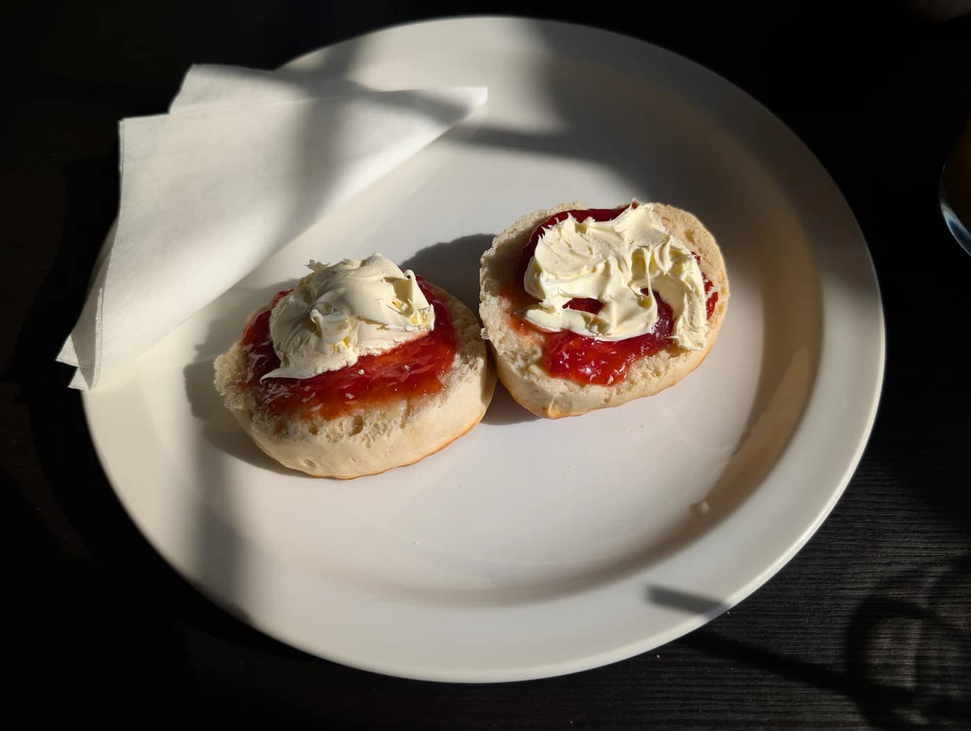 Scone (İngiliz çay çöreği) için temsili yemek fotoğrafı