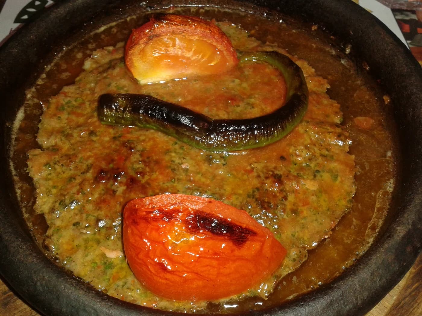 Hatay Tepsi Kebabı için temsili yemek fotoğrafı