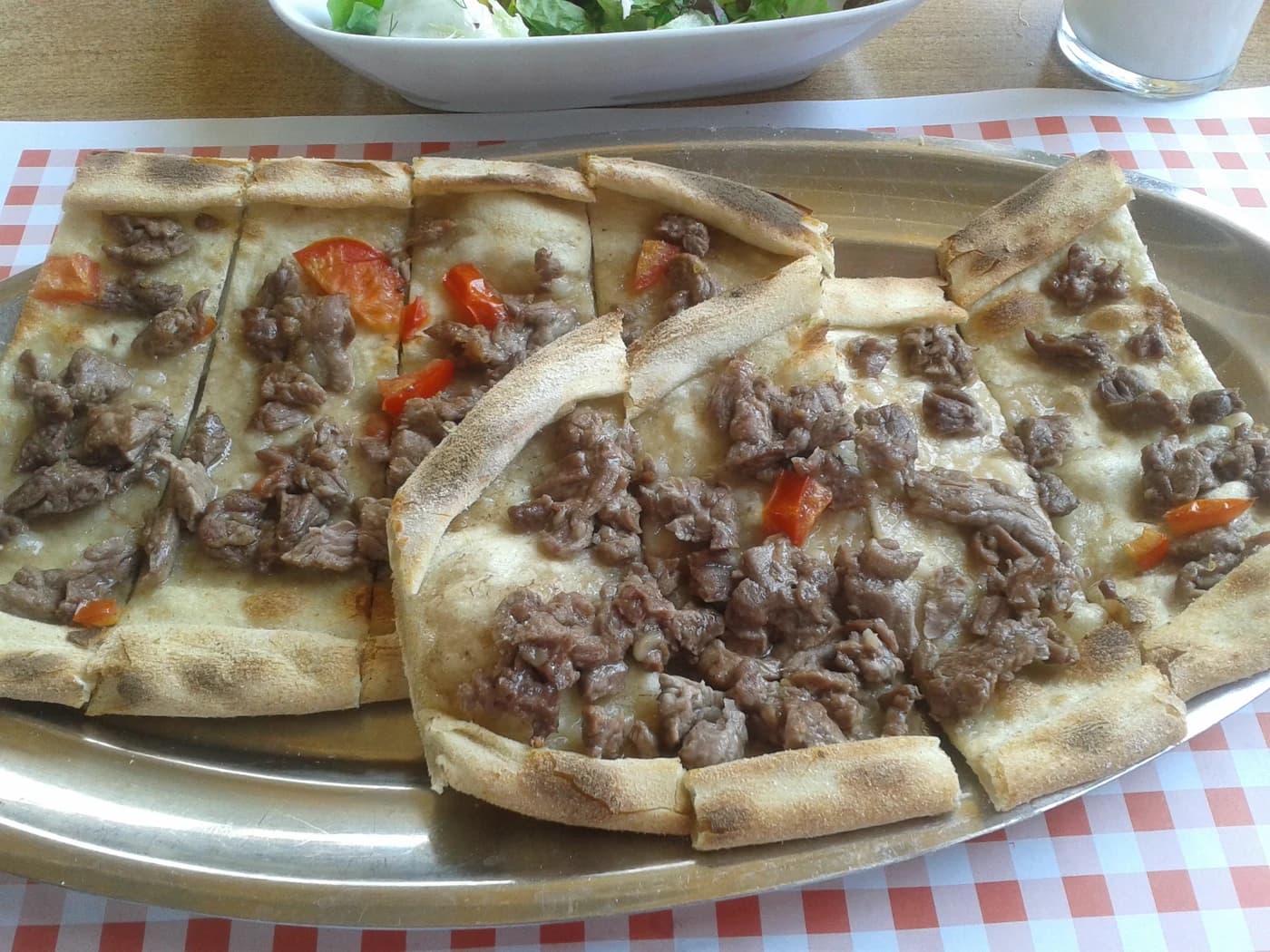 Ulaş Etli Pidesi için temsili yemek fotoğrafı